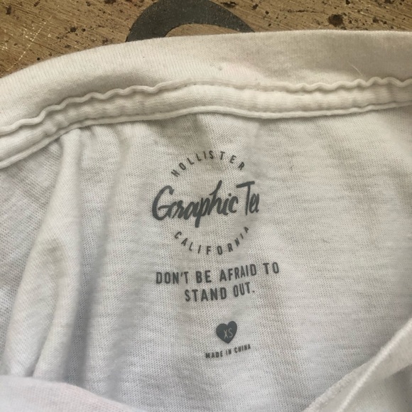 Hollister Graphic Shirt - Picture 3 of 3